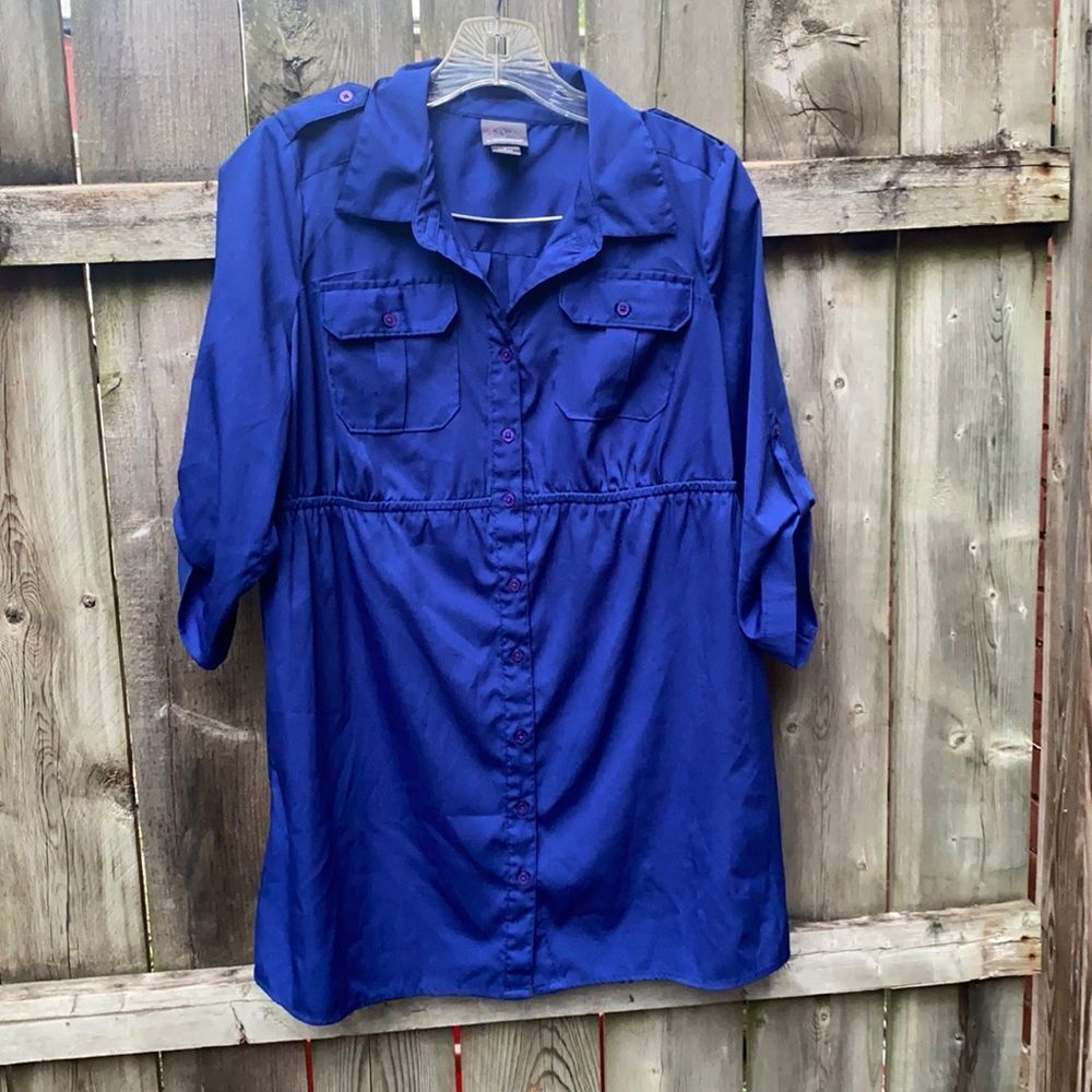 Oh baby by Motherhood blue button Down shirt sz. S